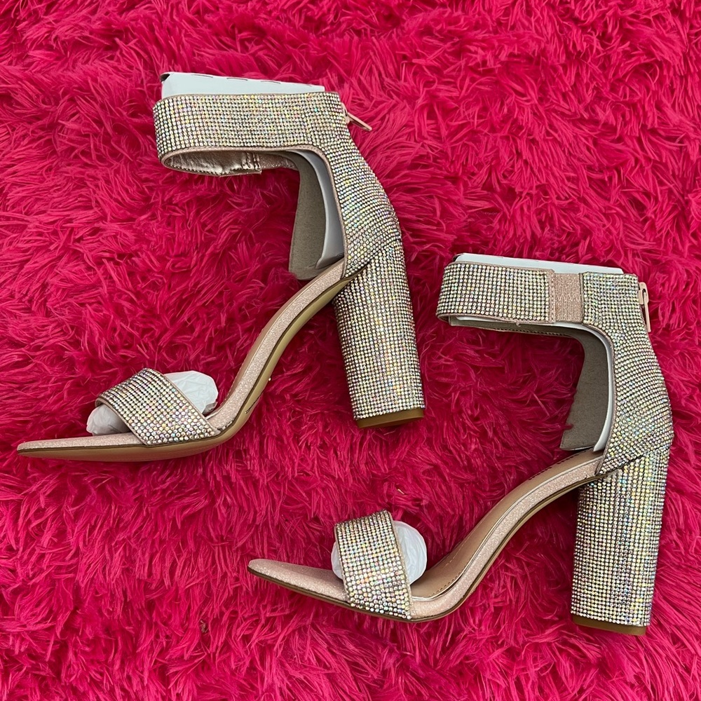 NWT GIANNI BINI RONILYNN BLING JEWEL EMBELLISHMENT SANDALS/HEELS